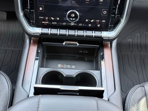 Used 2025 GMC Yukon Denali w/ Denali Reserve Package image 36