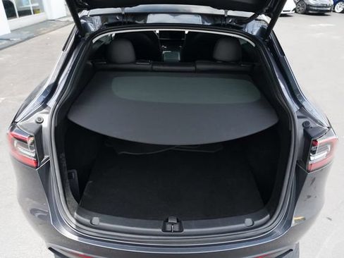 Used 2023 Tesla Model Y Long Range AWD/4WD image 27