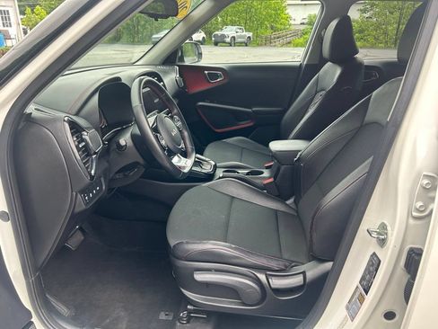 Used 2023 Kia Soul GT-Line FWD image 9