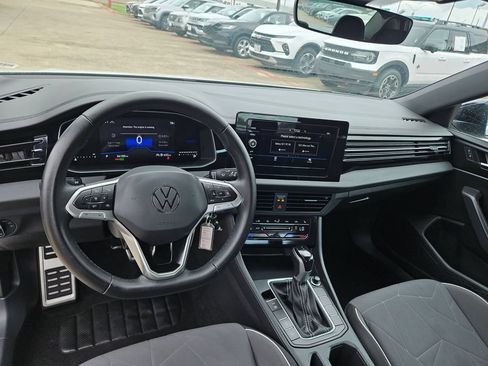 Used 2025 Volkswagen Jetta Sport FWD image 16