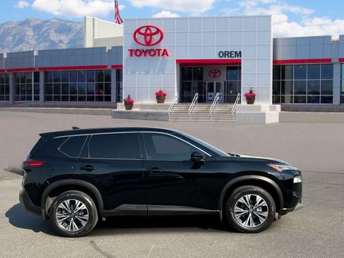 Used 2021 Nissan Rogue SV AWD/4WD image 3