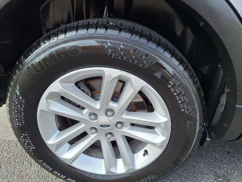 Used 2014 Ford Explorer XLT w/ Equipment Group 202A image 18