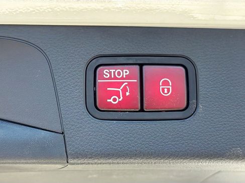 Used 2022 Mercedes-Benz GLC 300 4MATIC w/ Premium Package Lite image 32