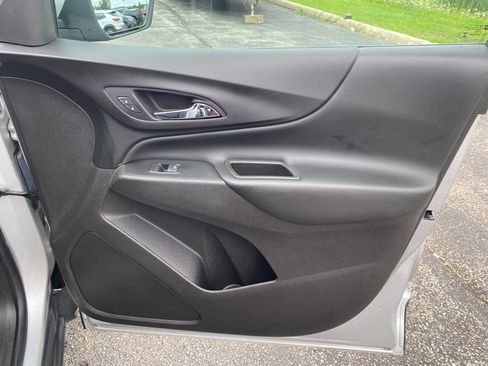 Used 2018 Chevrolet Equinox LT FWD image 19