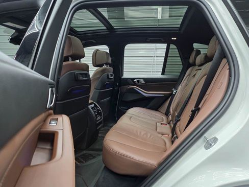 Used 2019 BMW X5 xDrive40i w/ Luxury Seating Package AWD/4WD image 16
