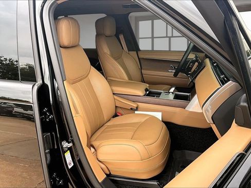 Used 2025 Land Rover Range Rover SE AWD/4WD image 7