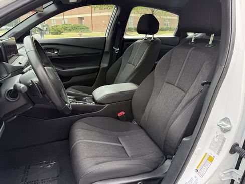 Used 2023 Honda Accord Sport image 11