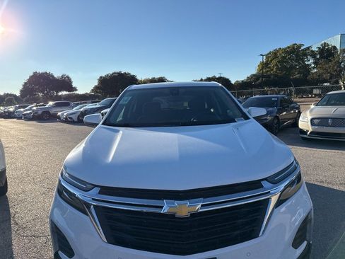 Used 2024 Chevrolet Equinox LT image 2