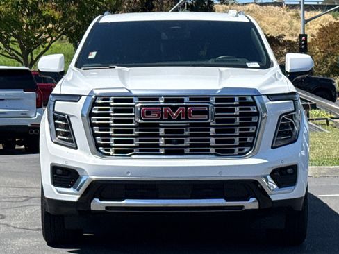 Used 2025 GMC Yukon XL Denali AWD/4WD image 10