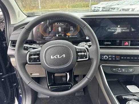 New 2026 Kia Carnival EX FWD image 9