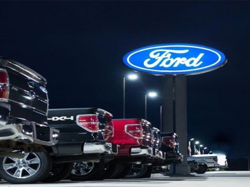 Used 2015 Ford F350 XLT w/ XLT Interior Package image 14