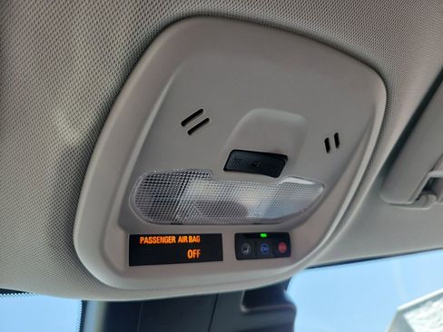 Used 2025 Chevrolet Trax LT FWD image 15