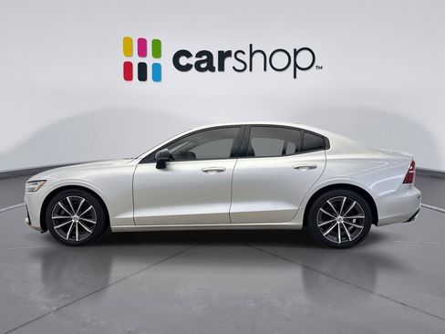 Used 2022 Volvo S60 B5 Momentum w/ Premium Package image 2