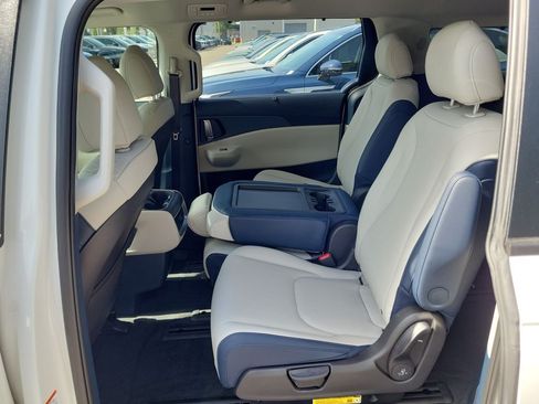 New 2026 Kia Carnival EX FWD image 16