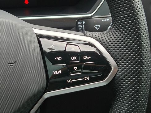 Certified 2023 Volkswagen Tiguan SE R-Line FWD image 28