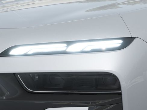 New 2026 BMW i7 M70 w/ Executive Package image 6