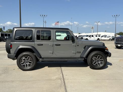 Used 2021 Jeep Wrangler Unlimited Sport AWD/4WD image 4