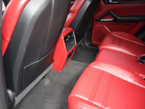 Used 2023 Porsche Cayenne w/ Premium Package AWD/4WD image 26