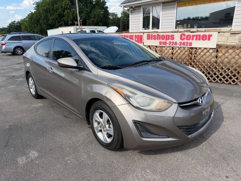 Used 2014 Hyundai Elantra SE FWD image 2