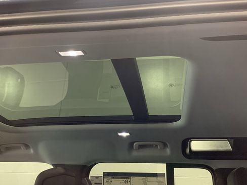 Used 2025 Land Rover Defender 110 S image 15