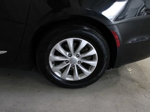 Used 2018 Chrysler Pacifica Touring-L Plus FWD image 38
