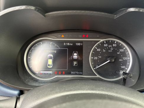 Used 2025 Nissan Versa SV FWD image 34