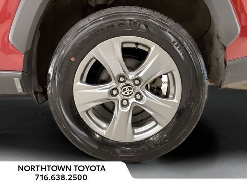 Used 2025 Toyota RAV4 XLE AWD/4WD image 23