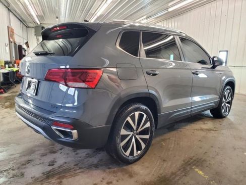 Used 2022 Volkswagen Taos SE AWD/4WD image 3