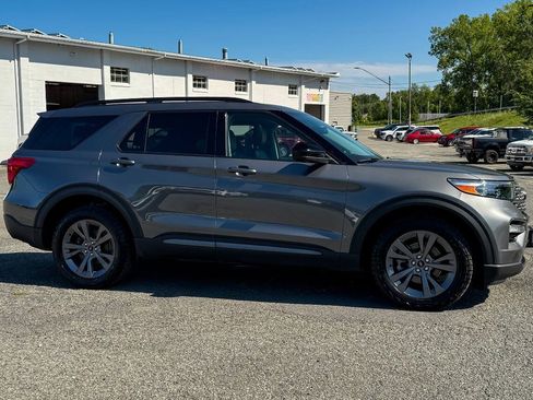 Used 2023 Ford Explorer XLT w/ Equipment Group 202A AWD/4WD image 2