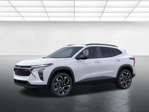 New 2026 Chevrolet Trax RS w/ Sunroof Package FWD image 2
