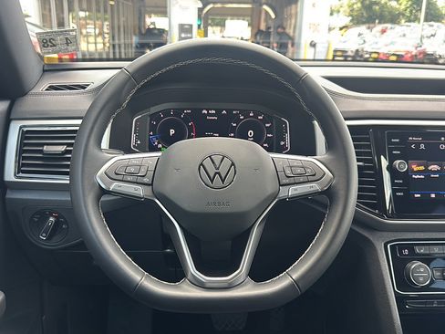 Used 2023 Volkswagen Atlas Cross Sport SE AWD/4WD image 2