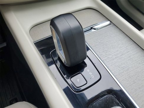 Used 2023 Volvo XC60 B5 Plus w/ Climate Package image 35