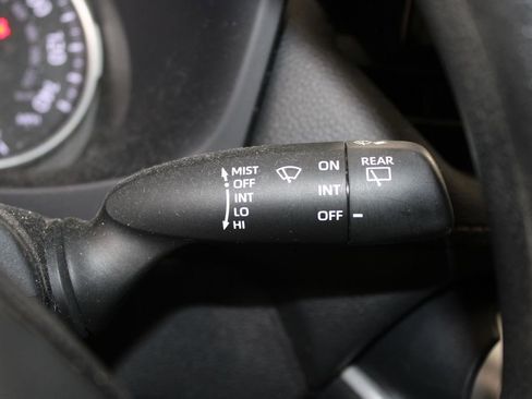 Used 2022 Toyota RAV4 LE FWD image 22