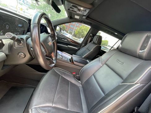 Used 2023 Cadillac Escalade ESV Premium Luxury AWD/4WD image 16