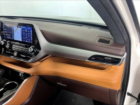 Used 2020 Toyota Highlander Platinum AWD/4WD image 19