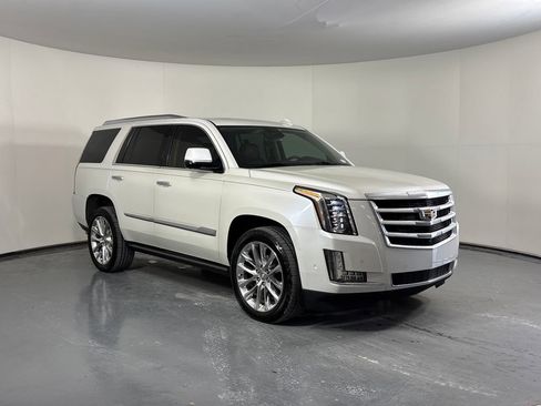Used 2020 Cadillac Escalade Premium Luxury AWD/4WD image 2