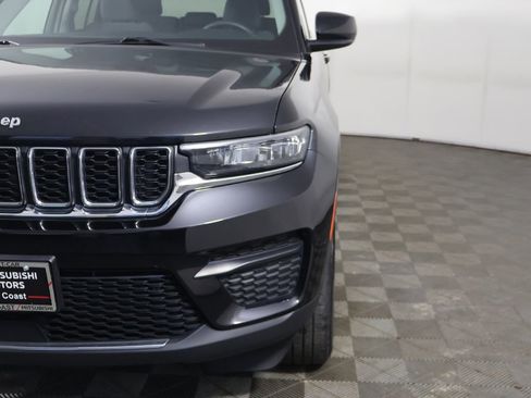 Used 2023 Jeep Grand Cherokee Laredo AWD/4WD image 13