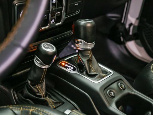 Used 2021 Jeep Wrangler Unlimited Sahara AWD/4WD image 20