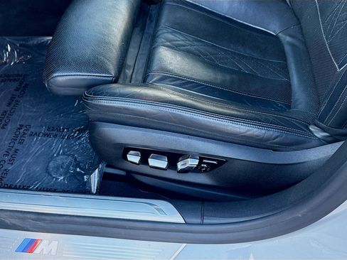 Used 2019 BMW 750i w/ M Sport Package image 17