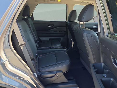 New 2026 Nissan Pathfinder SL w/ SL Premium Package FWD image 18