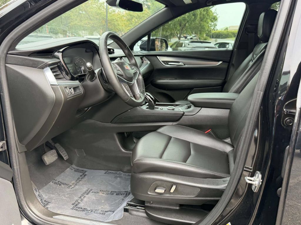Certified 2024 Cadillac XT5 Luxury FWD image 16