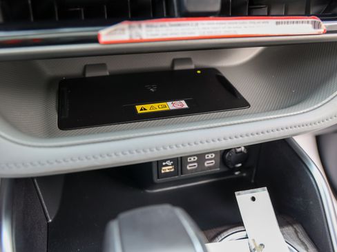 Used 2024 Toyota Highlander Limited FWD image 25