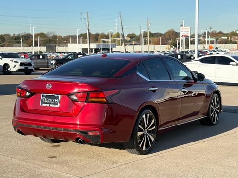 Certified 2019 Nissan Altima 2.5 Platinum image 7