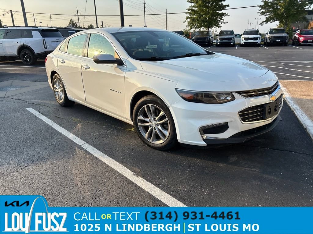 Used 2017 Chevrolet Malibu LT FWD image 1