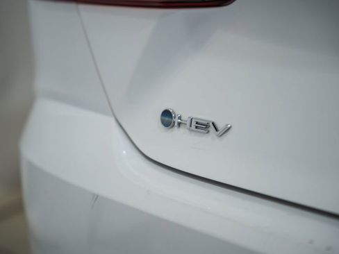 Used 2025 Toyota Camry LE FWD image 8