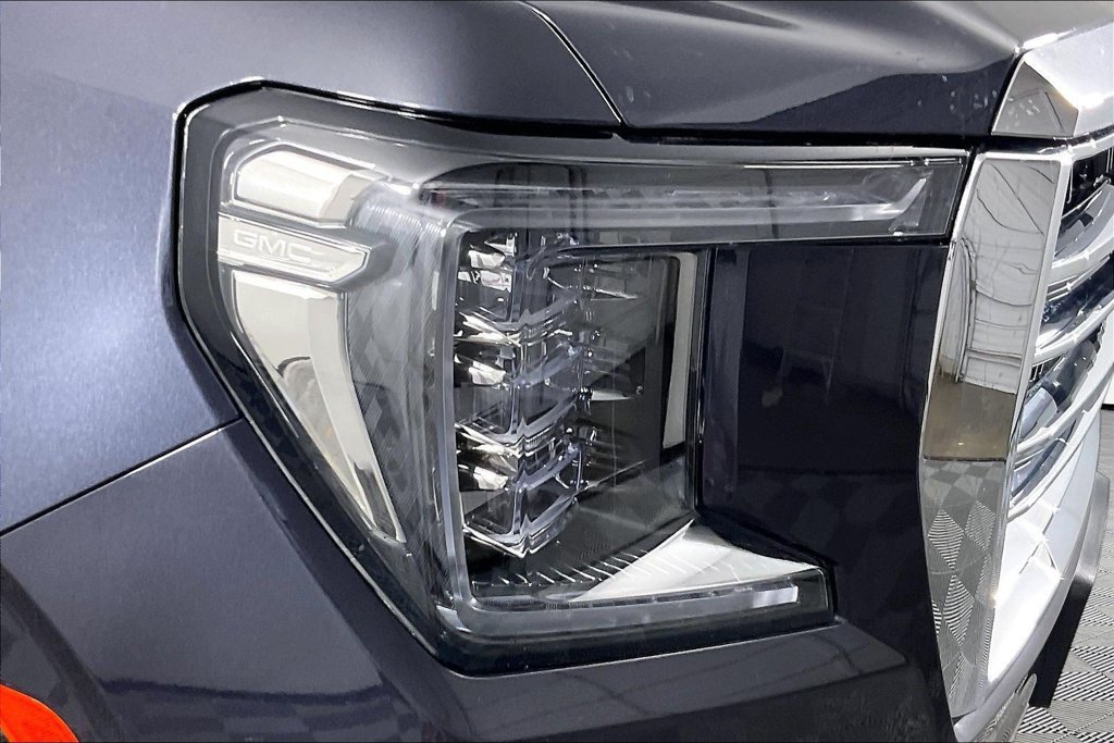 Used 2023 GMC Yukon SLT w/ SLT Premium Package RWD image 29