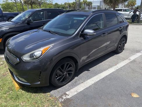 Used 2018 Kia Niro EX w/ EX Touring Graphite Edition FWD image 2