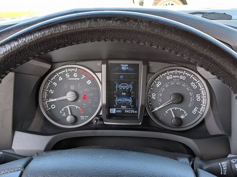 Used 2022 Toyota Tacoma TRD Off-Road AWD/4WD image 34