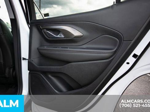 Used 2023 GMC Terrain SLT image 16