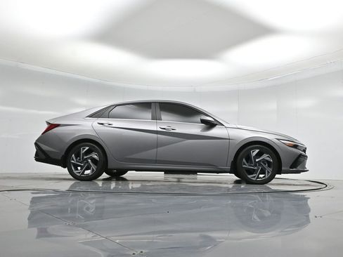 Used 2024 Hyundai Elantra Limited image 49